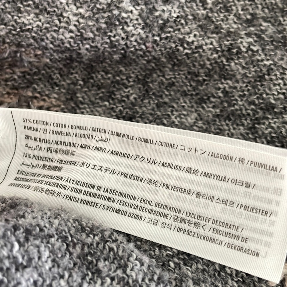 Hollister Sweater size medium. Tub5 - Picture 6 of 6